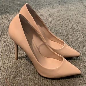 Classic nude pumps shoes